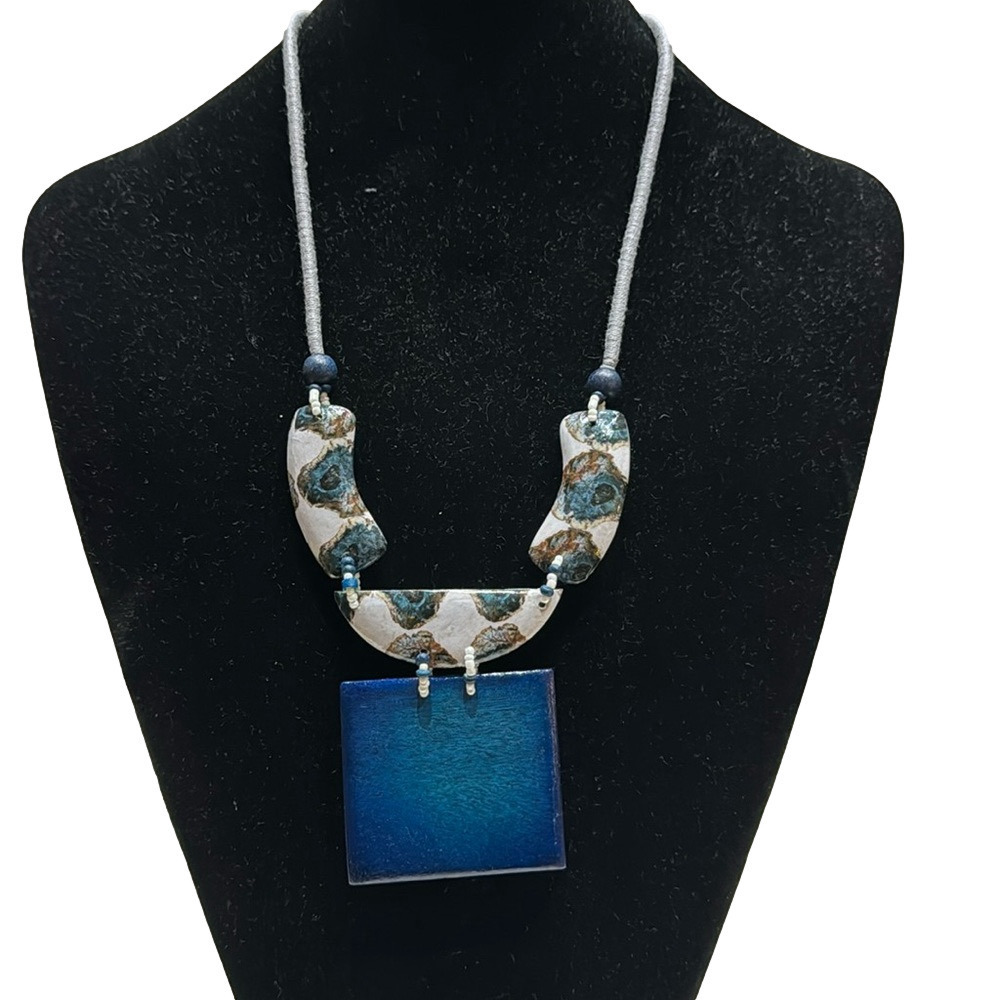 decouture Rox Blue & White Pendant Necklace